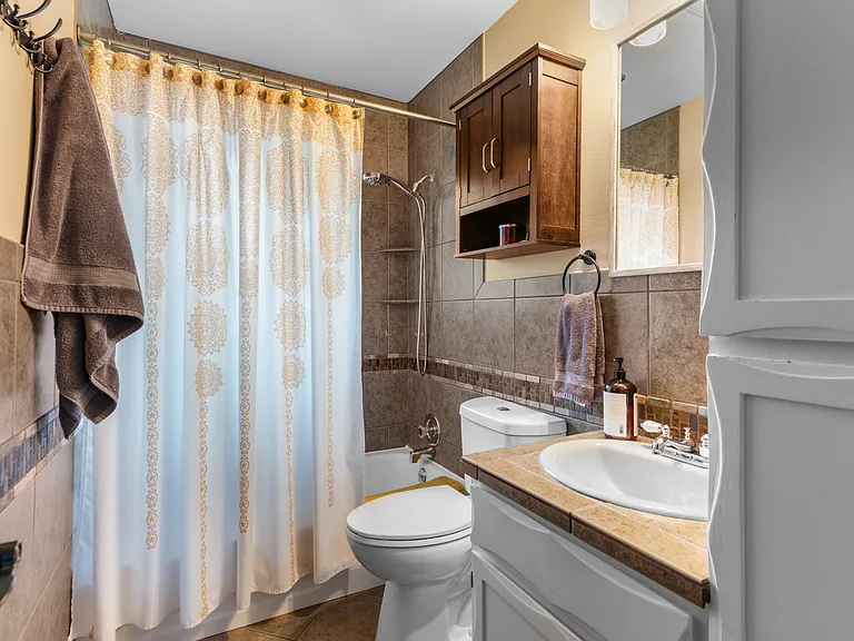 1037 Cypress Dr — Photo 8