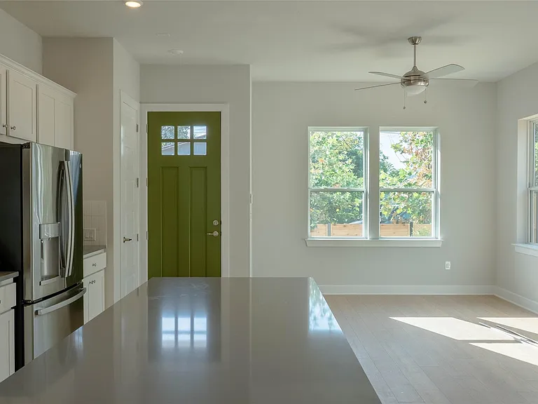 2705 Wilson St — Photo 8