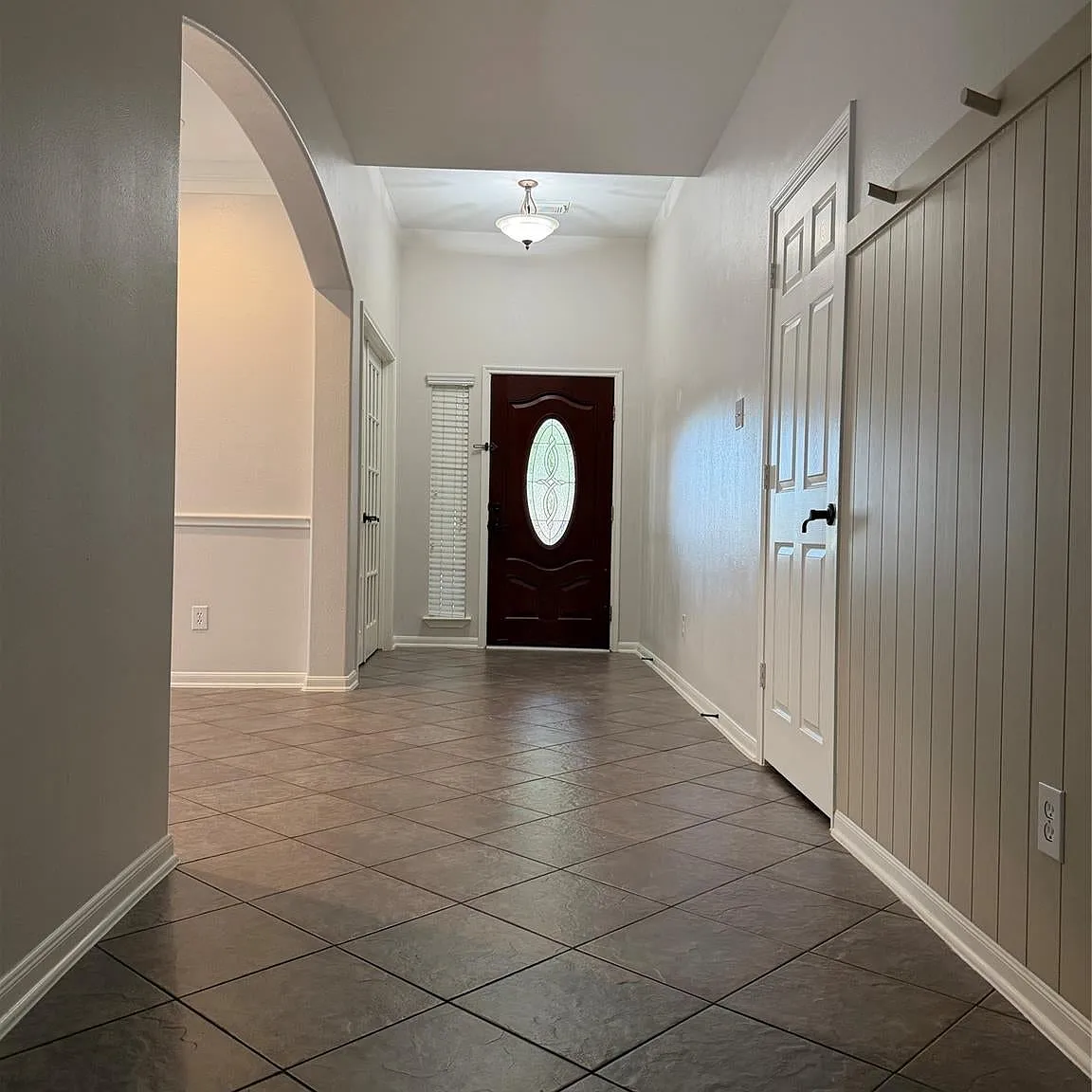 3 bed, 2102 sqft, $2,400 — Photo 2