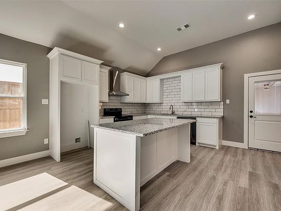2nd image of 4215 Fernwood Ave
