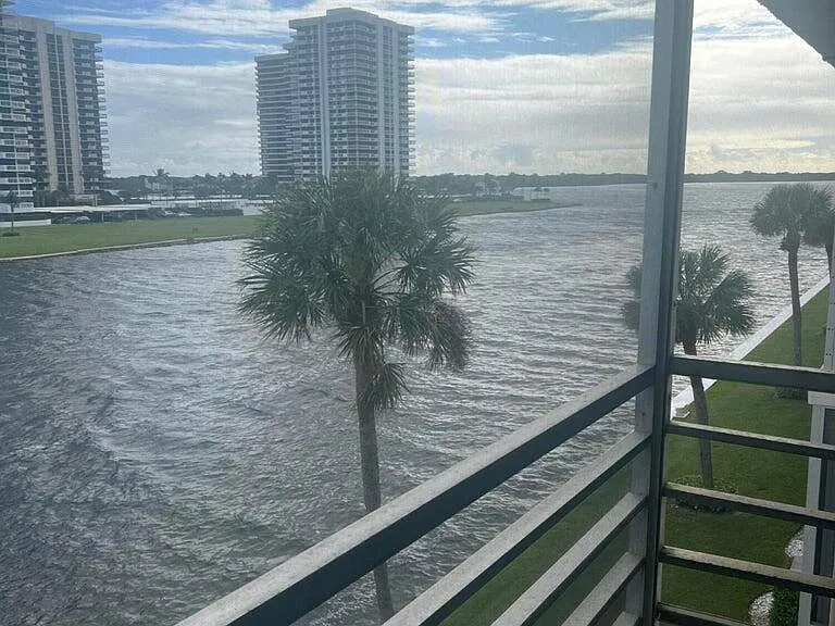 20 Yacht Club Dr #405 — Photo 3