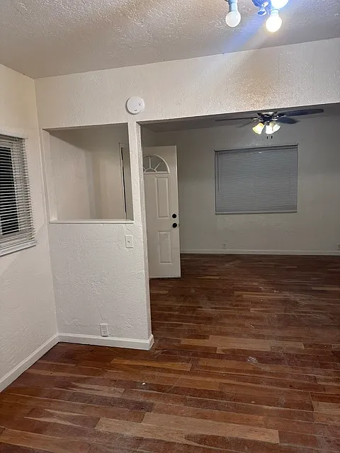 3 bed, 900 sqft, $1,899 — Photo 3