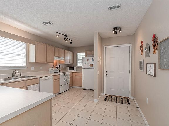 3rd image of 4015 Glenway Dr