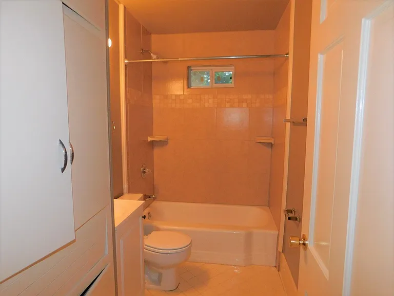 1400 Berkshire Dr — Photo 12