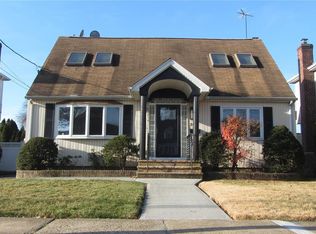 367 Columbus Pkwy, Mineola, NY 11501