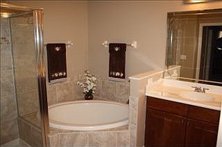 5th image of 35 Riverview Bnd S Unit 1813