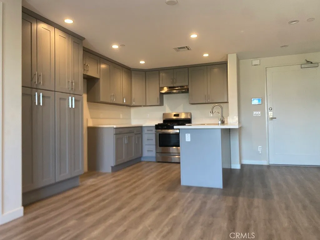 2 bed, 1110 sqft, $3,300 — Photo 3