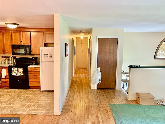 4th image of 733 Beach St