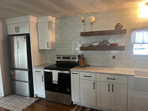 5th image of 3816 Voorne St