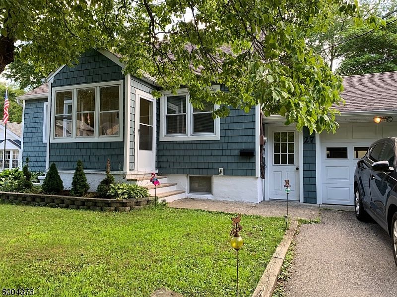 2nd image of 27 Toquet St