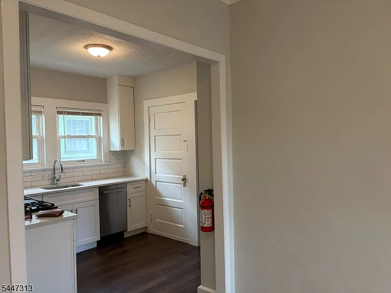 54 Label St #2 — Photo 8