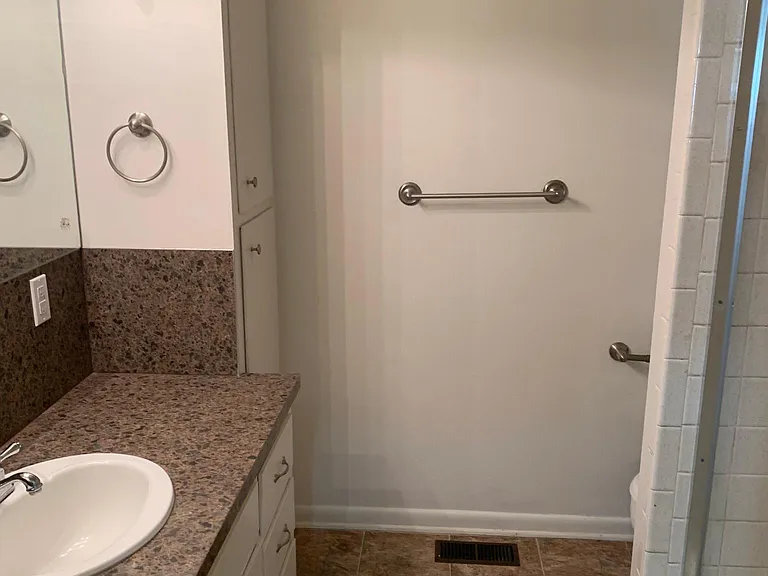 122 E Blake St — Photo 5