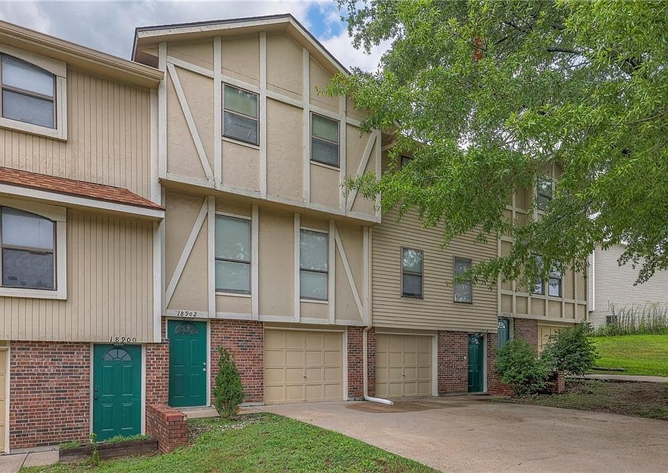 1st image of 18900 Manor Dr #6