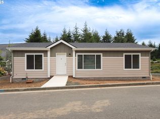 425 Providence Dr, Reedsport, OR 97467