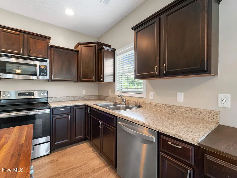 407 S Bluff Cir — Photo 6