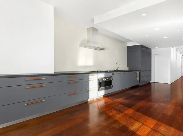 419 West Broadway image 3 of 17