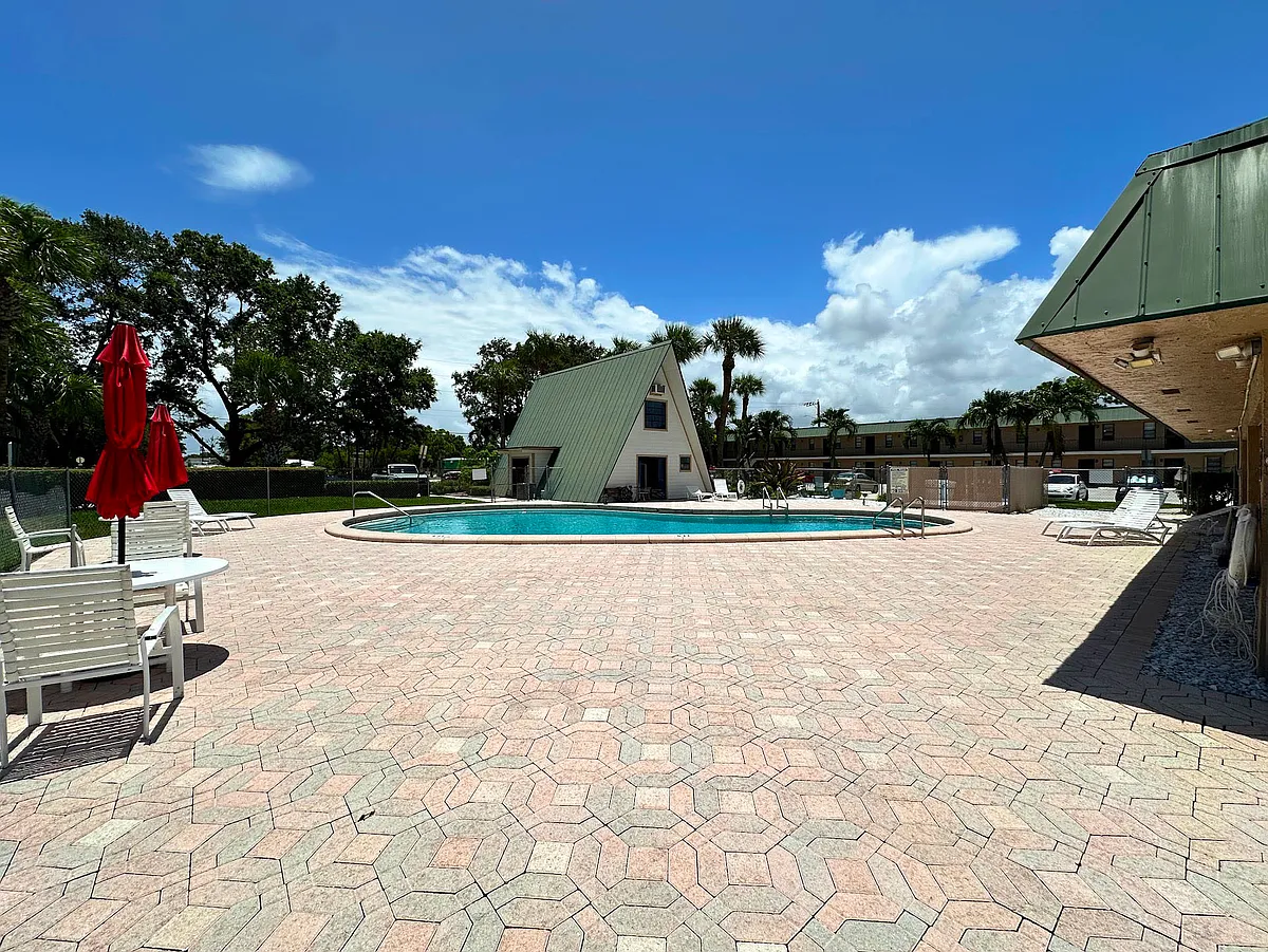 Building Photo - 1041 SE Monterey Rd #B5