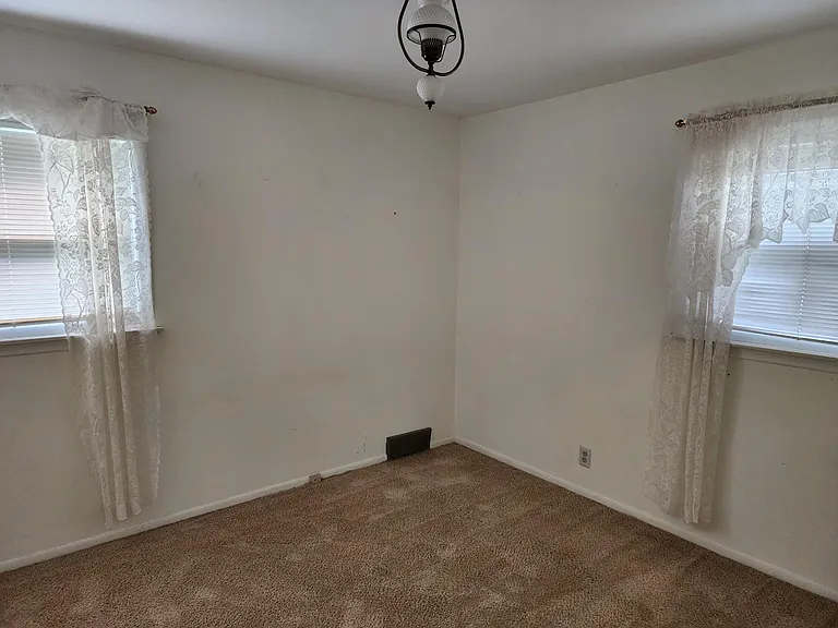 561 Lerner Ave — Photo 5