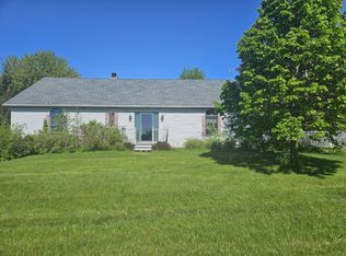 6215 Johnson Rd, Hebron, IL 60034