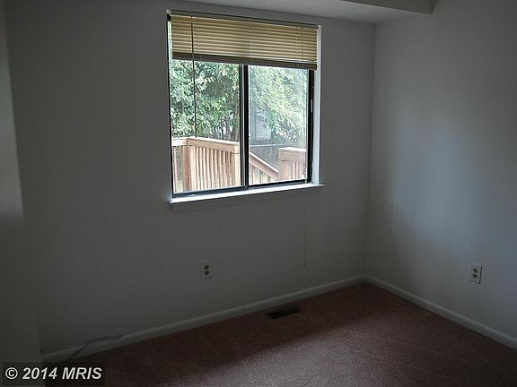 5th image of 986 Mount Holly Dr