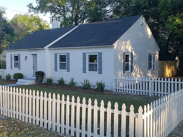 1690 Townsend St — Photo 3