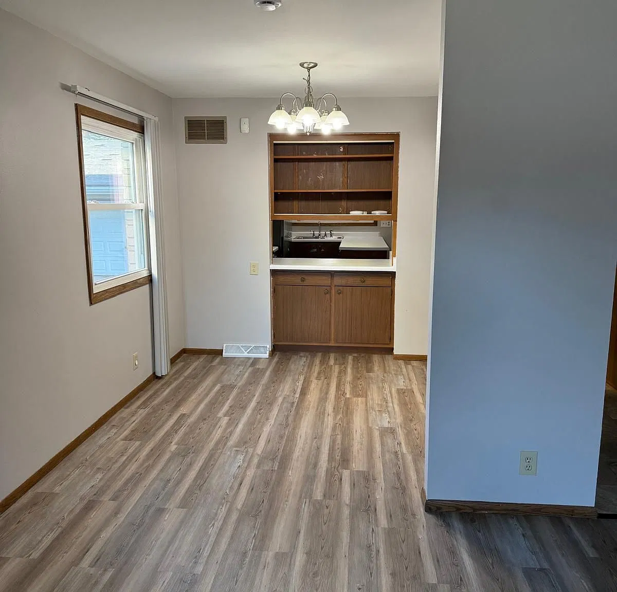 Spacious Side-by-Side/Townhouse Style Duplex in Wauwatosa — Photo 3