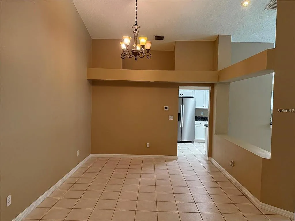 3 bed, 2.0 bath, 2070 sqft, $3,700 — Photo 4