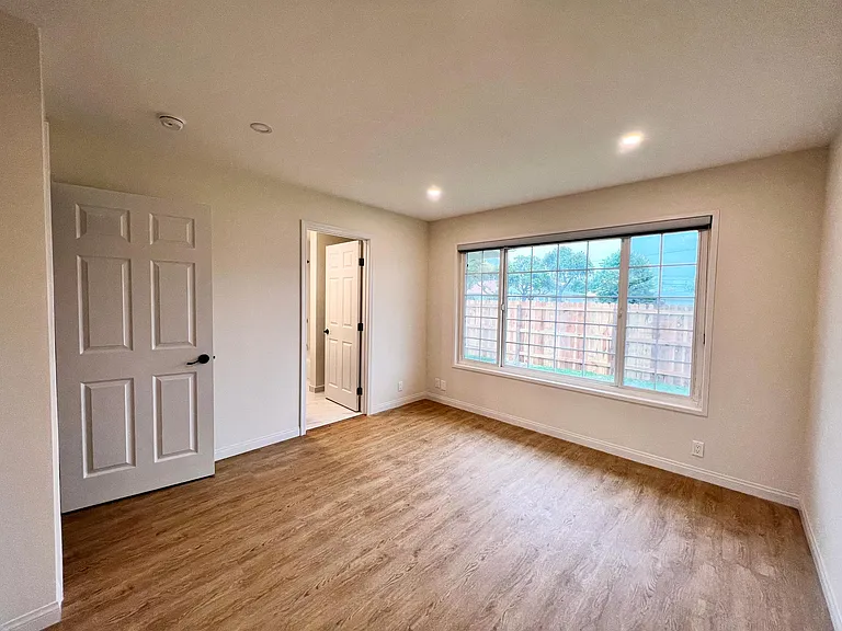 3673 Woodruff Ave — Photo 2
