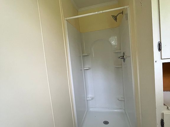 5th image of 1004 Hazel Dr