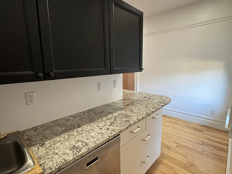 1748 N High St #2 — Photo 9
