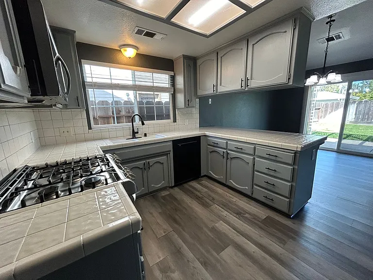 3086 Beverly Ct — Photo 8