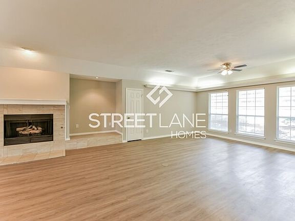3rd image of 812 Smokerise Cir