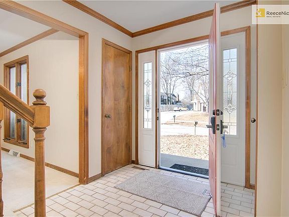 4th image of 3701 S Marion Ct