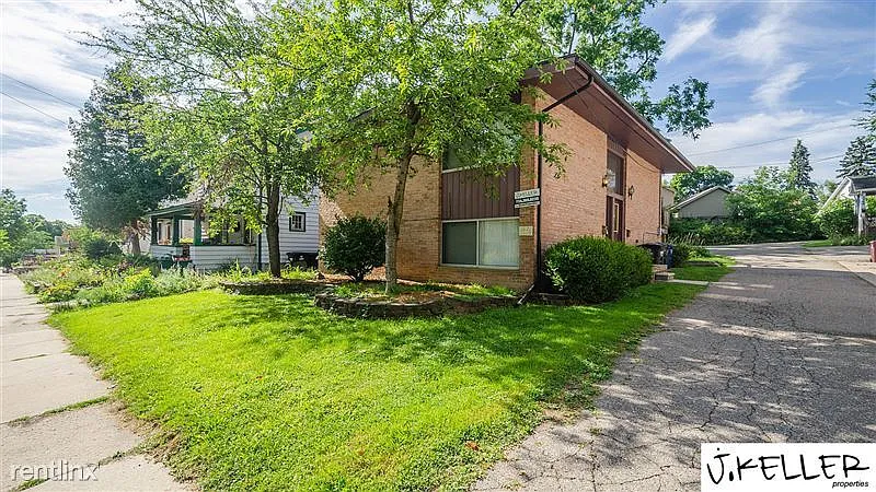 1619 Dexter Ave #1 photo 1