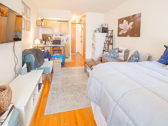 2nd image of 346 E 76th St APT 4