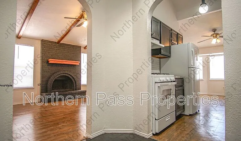 2100 Robert Wynn St — Photo 2