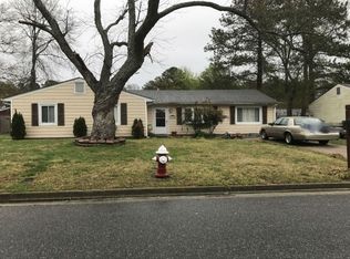 1040 Cedar Forest Dr, Virginia Beach, VA 23464