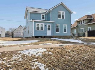 807 4th St, Victor, IA 52347