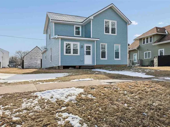 807 4th St, Victor, IA 52347