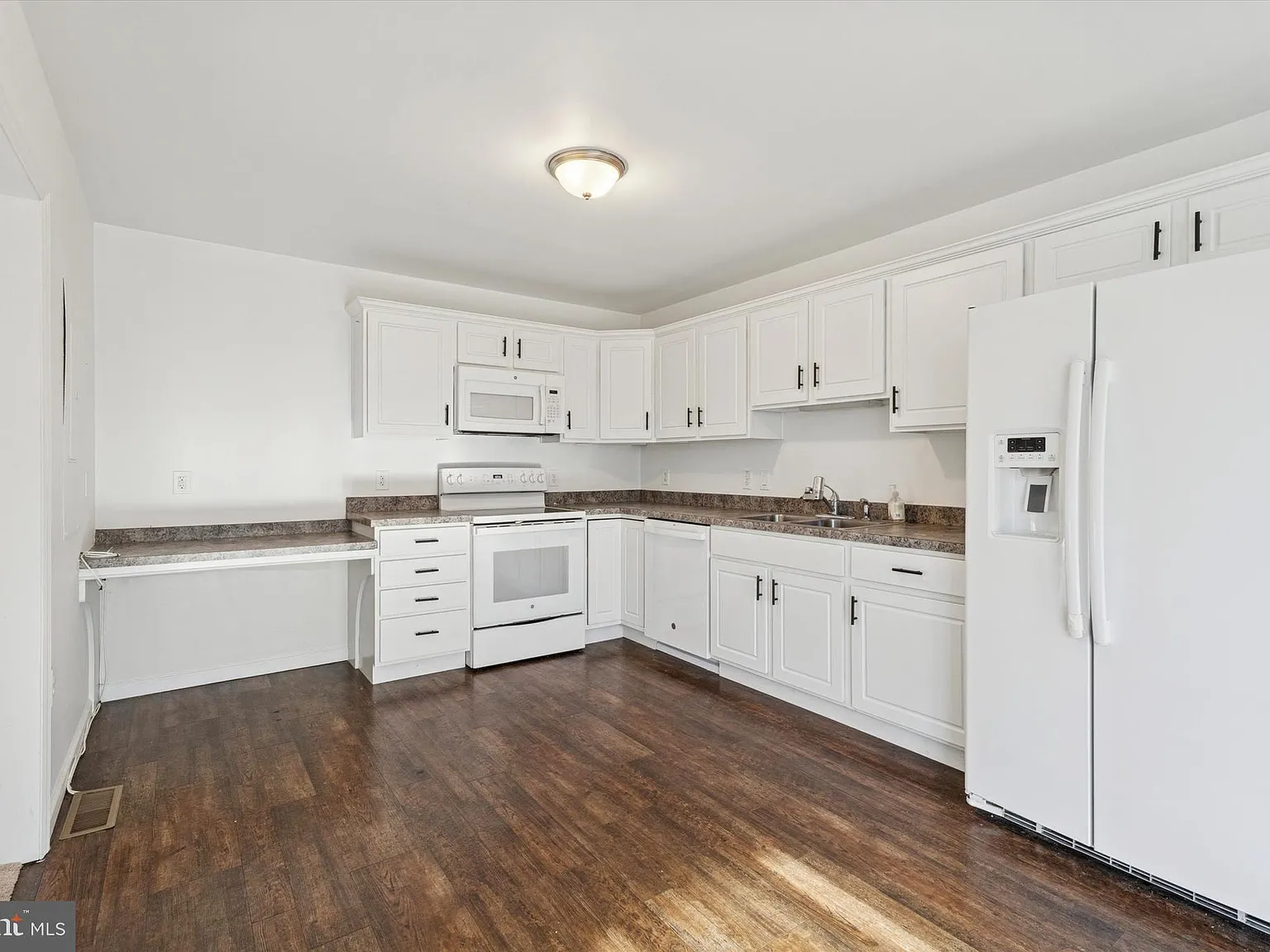 1 bed, 1.0 bath, 850 sqft, $2,200 — Photo 3