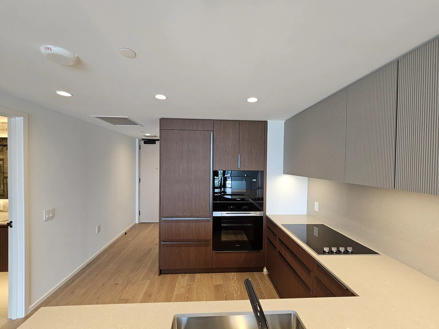 1 bed, 728 sqft, $4,400 — Photo 4