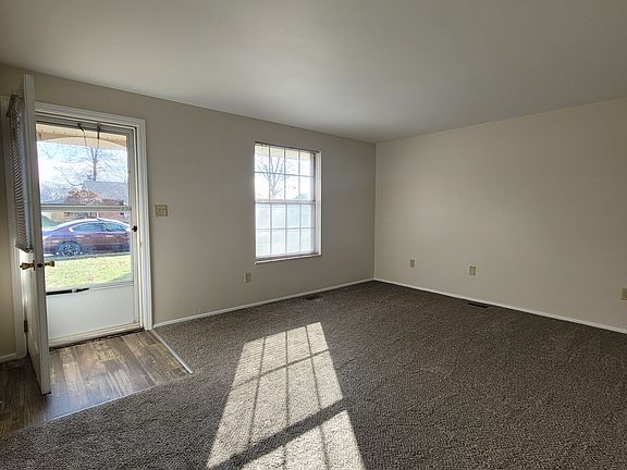 3rd image of 659 W Broadway St