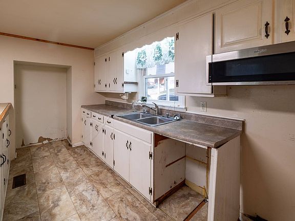 4th image of 225 Hunter Ln