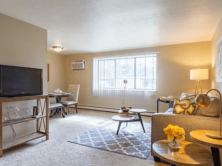Columbus Park Apartments — Photo 3