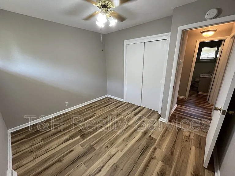 2301 W Murden St — Photo 10