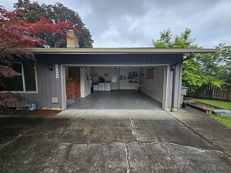 690 SW 130th Ave — Photo 33