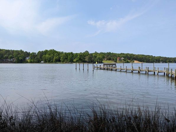 686 Shore Dr