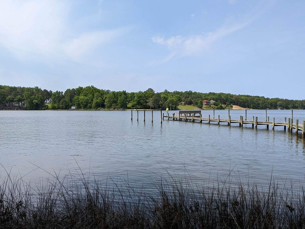686 Shore Dr - Property Image