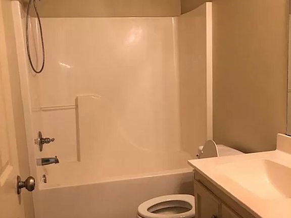 5th image of 205 Chaumont Dr