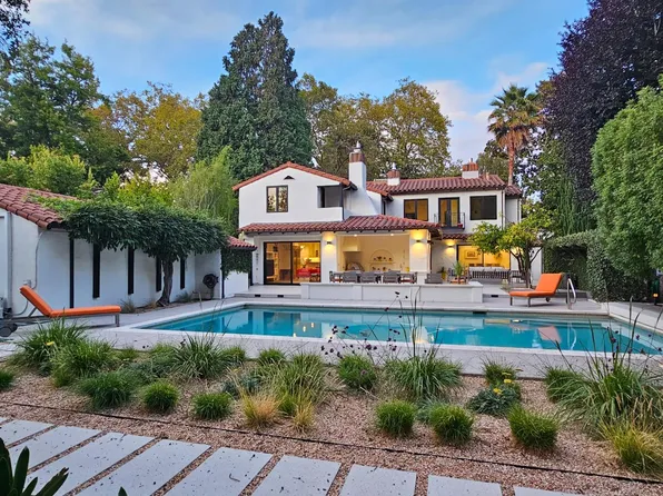 560 Center Dr, Palo Alto, CA 94301